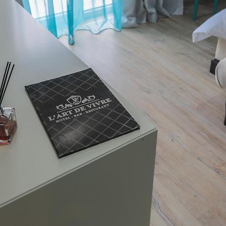 "L'Art De Vivre" Resort Корча Экстерьер фото
