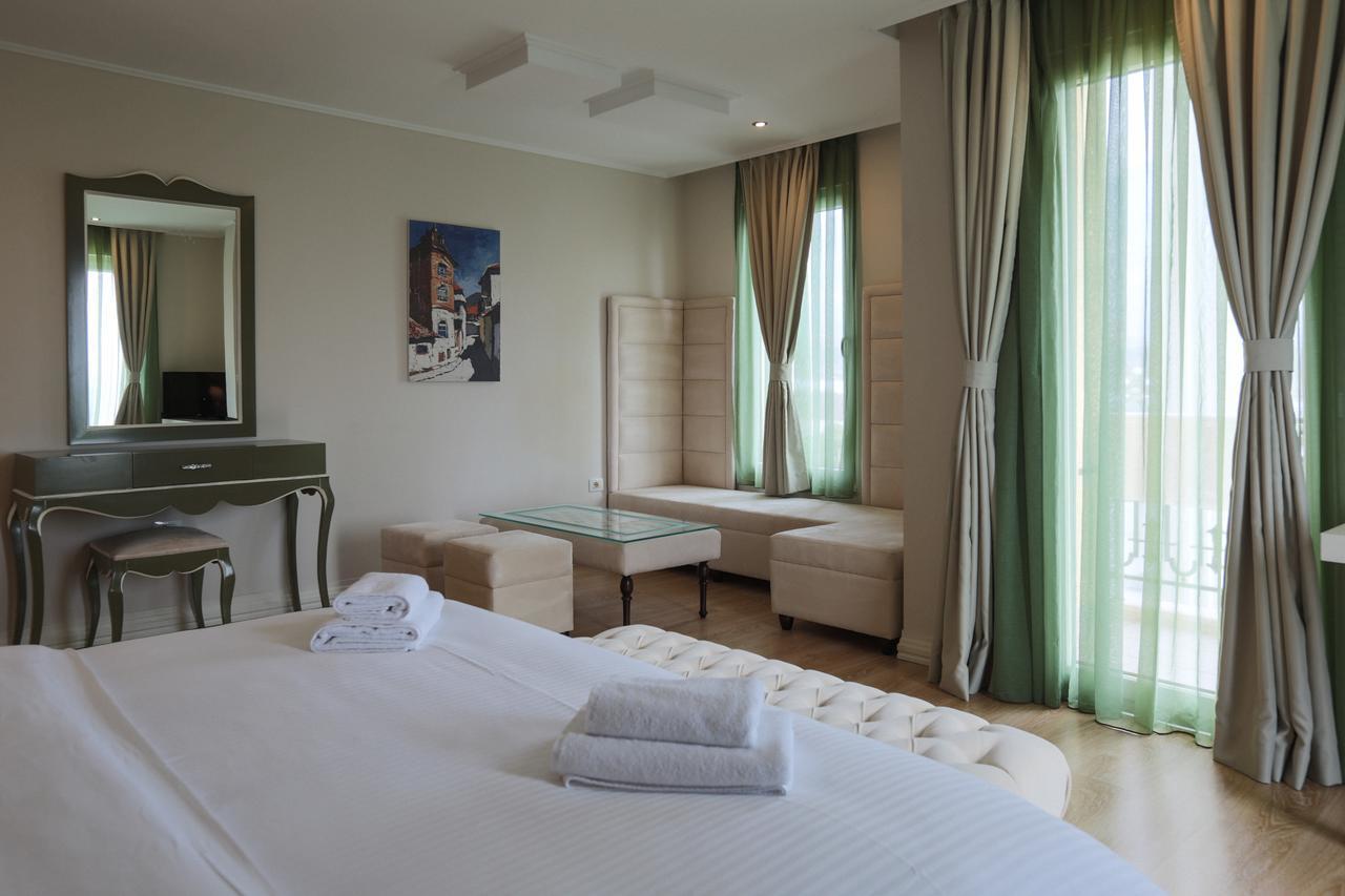 "L'Art De Vivre" Resort Корча Экстерьер фото