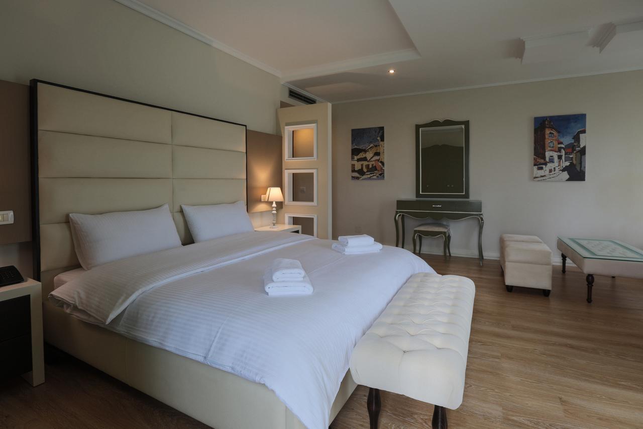 "L'Art De Vivre" Resort Корча Экстерьер фото