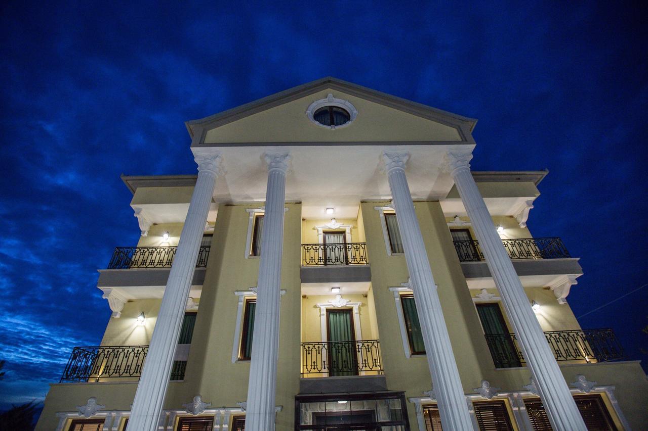 "L'Art De Vivre" Resort Корча Экстерьер фото