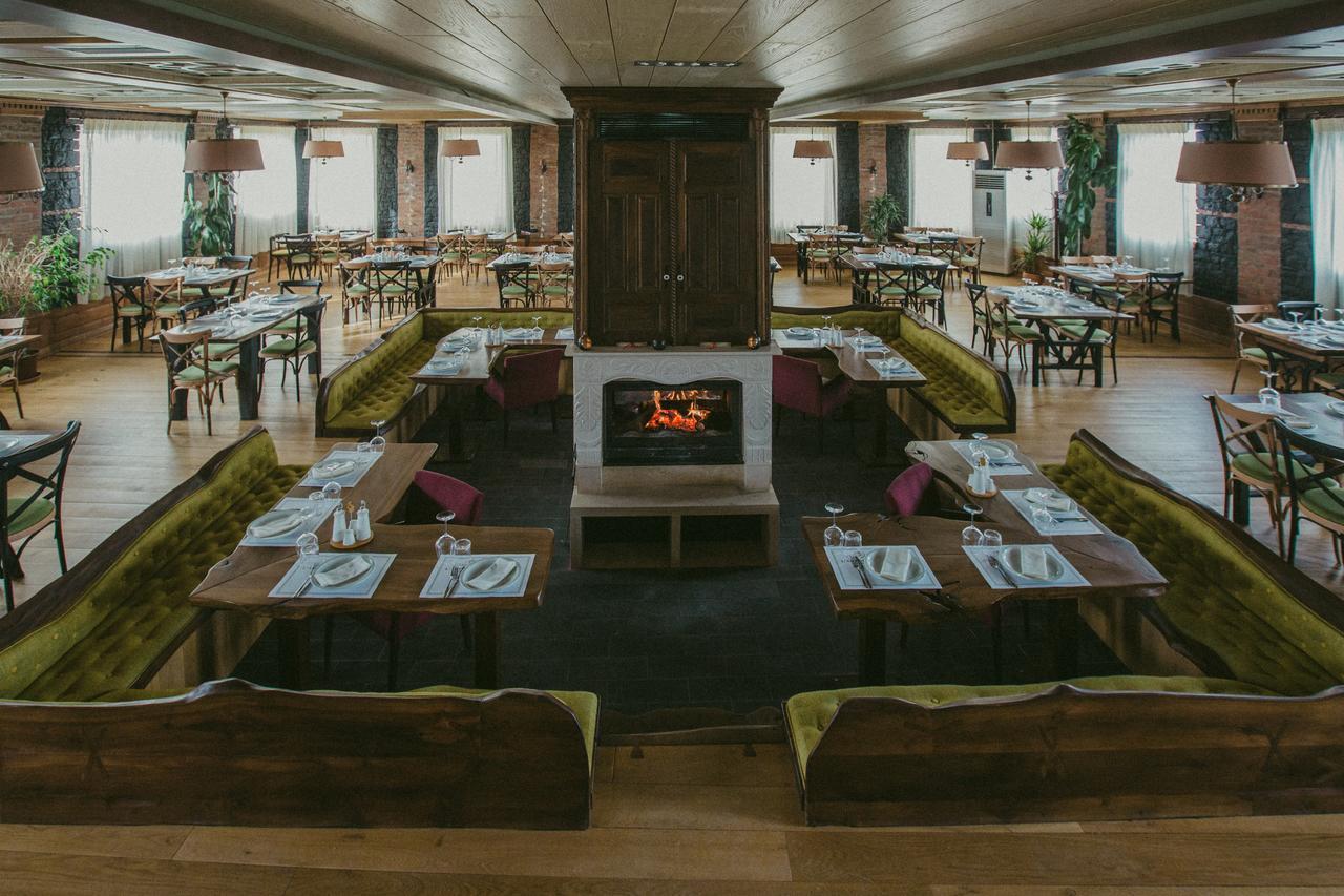 "L'Art De Vivre" Resort Корча Экстерьер фото