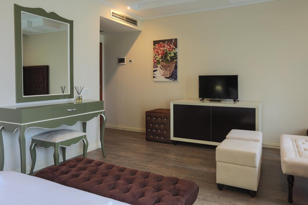 "L'Art De Vivre" Resort Корча Экстерьер фото