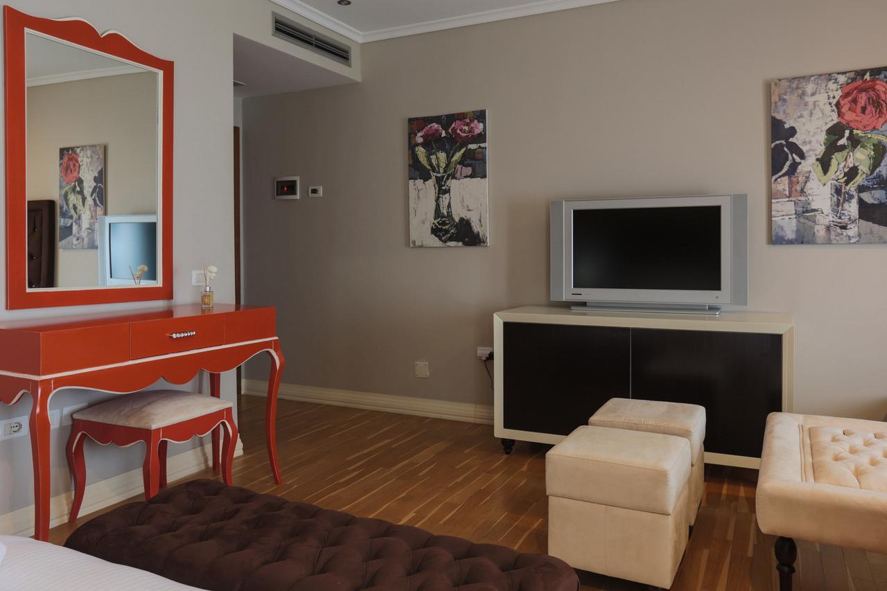 "L'Art De Vivre" Resort Корча Экстерьер фото