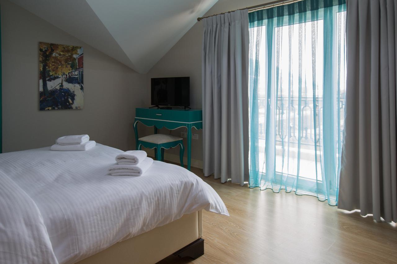 "L'Art De Vivre" Resort Корча Экстерьер фото