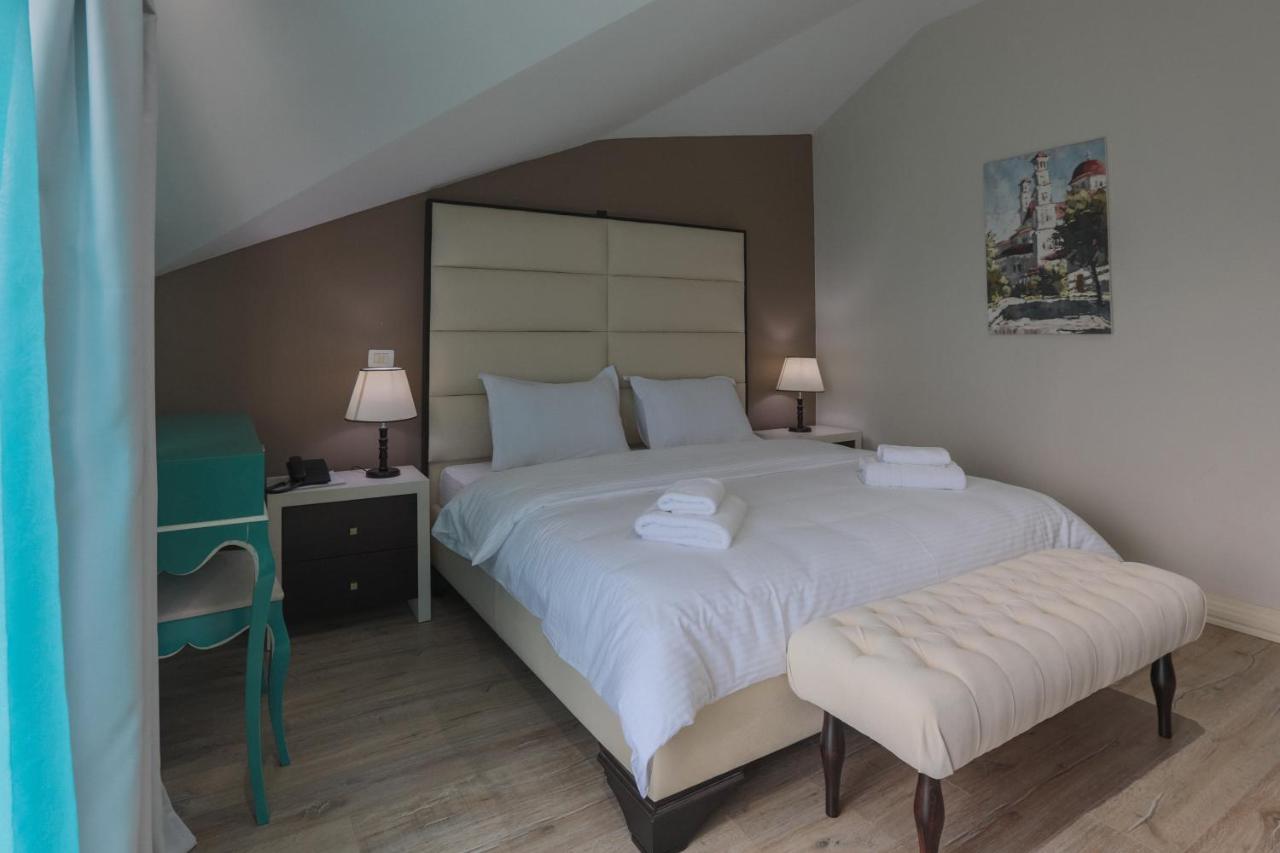 "L'Art De Vivre" Resort Корча Экстерьер фото